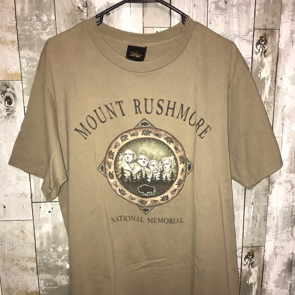 Mount Rushmore vintage T